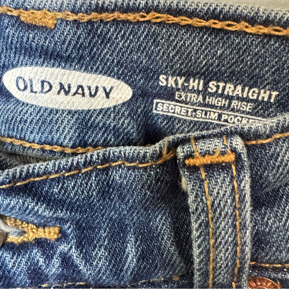 Old Navy Sky-Hi Straight Ripped Extra High Rise Jeans Raw Hem Women’s 12 (31x27) - Picture 3 of 13